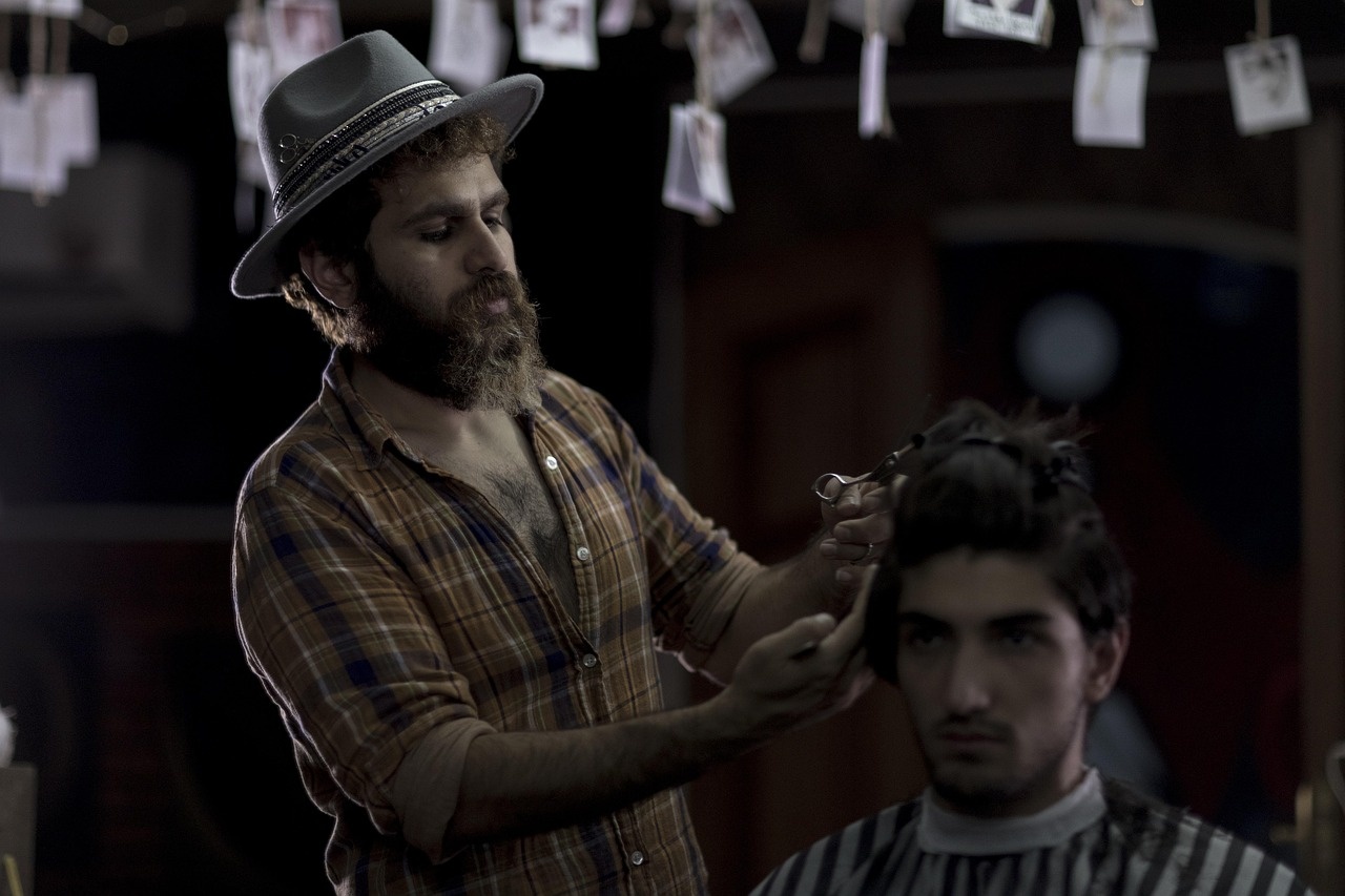 Scissor cut creating soft textured movement