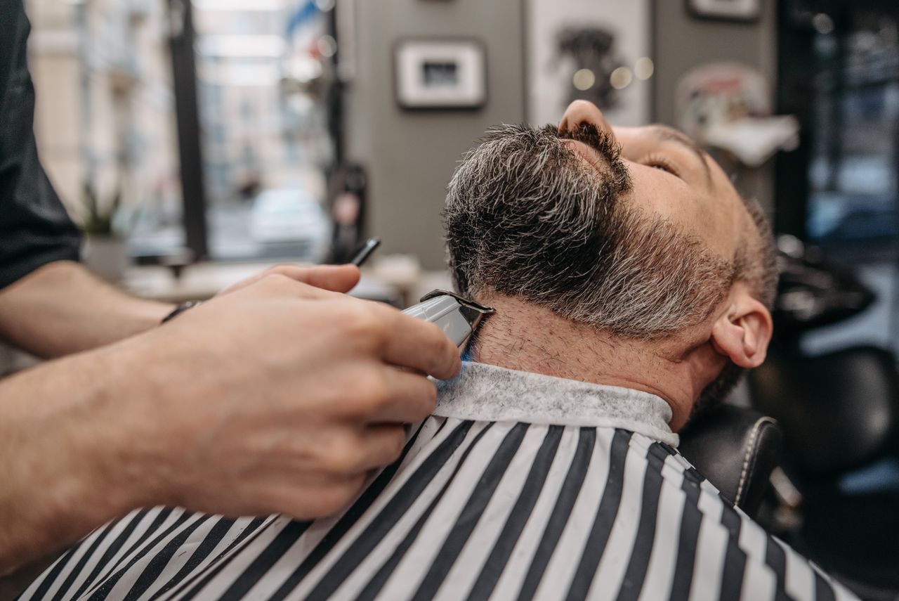 Beard trim service with precise outline